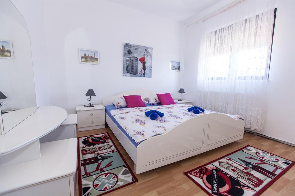 Apartments Vita Novi Vinodolski Habitación foto