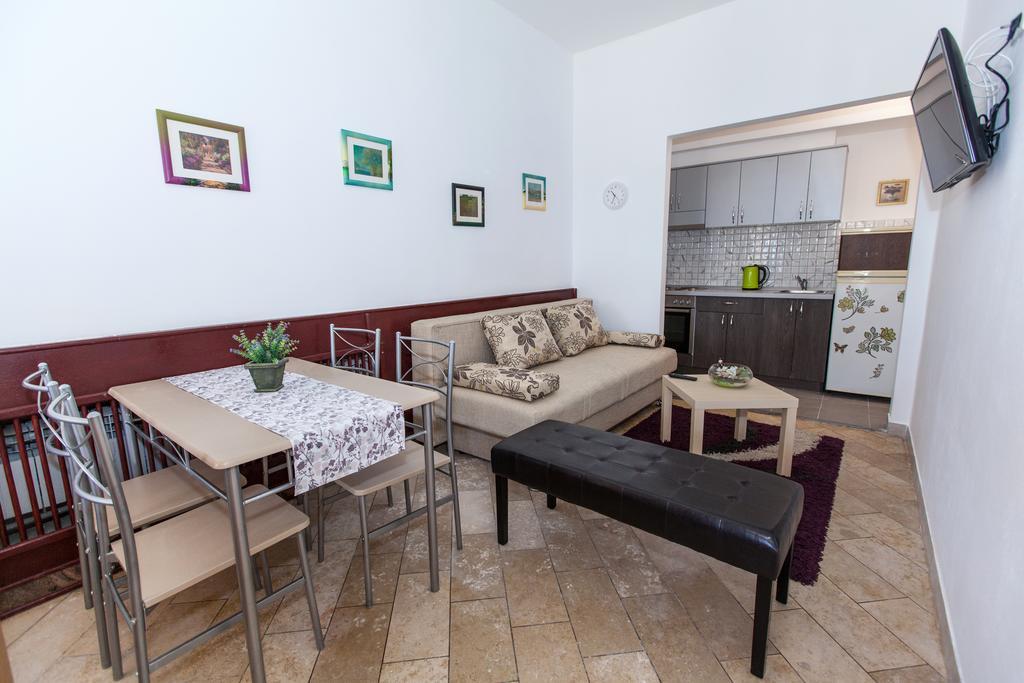 Apartments Vita Novi Vinodolski Habitación foto